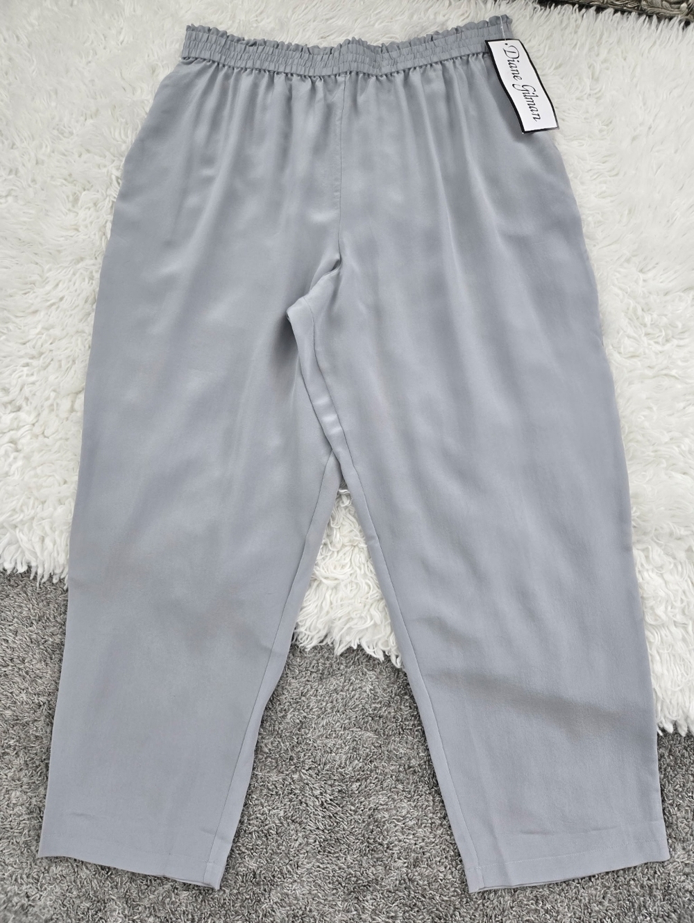 Diane Gilman 100% Silk Pull On Pants. Relaxed, tapered fit Light grey. Size 2x P